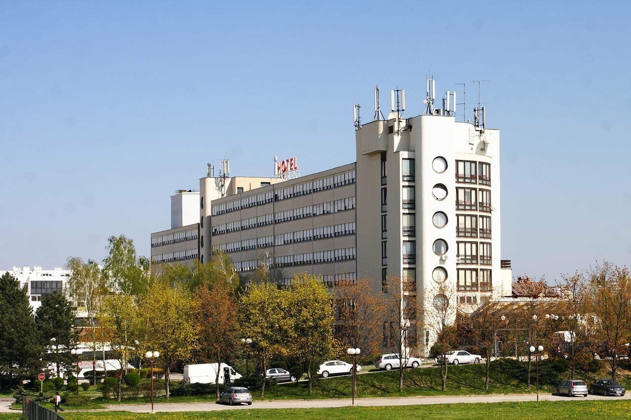 Novi Hotel